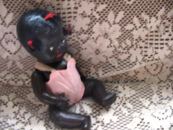 BLACK DOLL RED RIBBONS MAIN SUIT_02